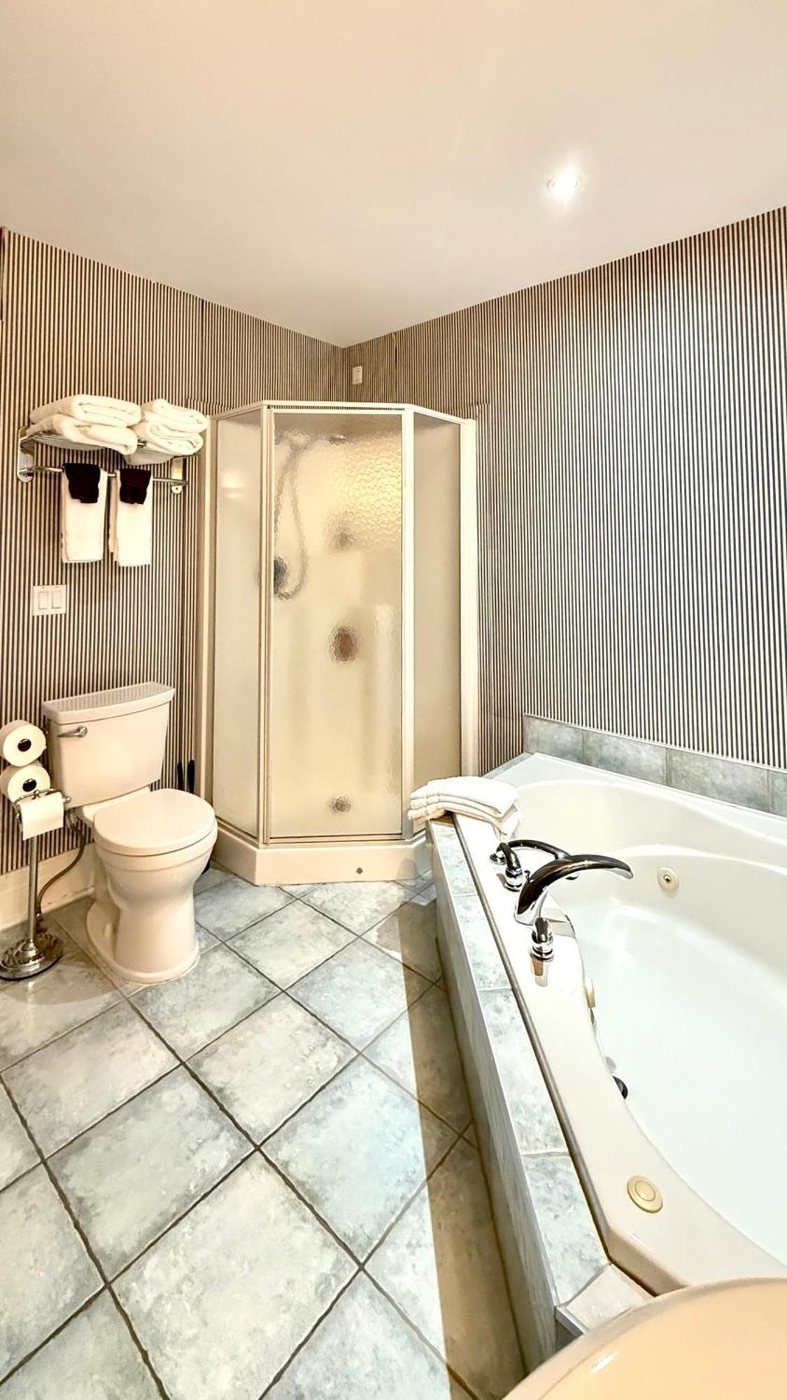 Adorable 2-Bedroom Unit With Jacuzzi Beside Falls Niagara Falls Exteriér fotografie