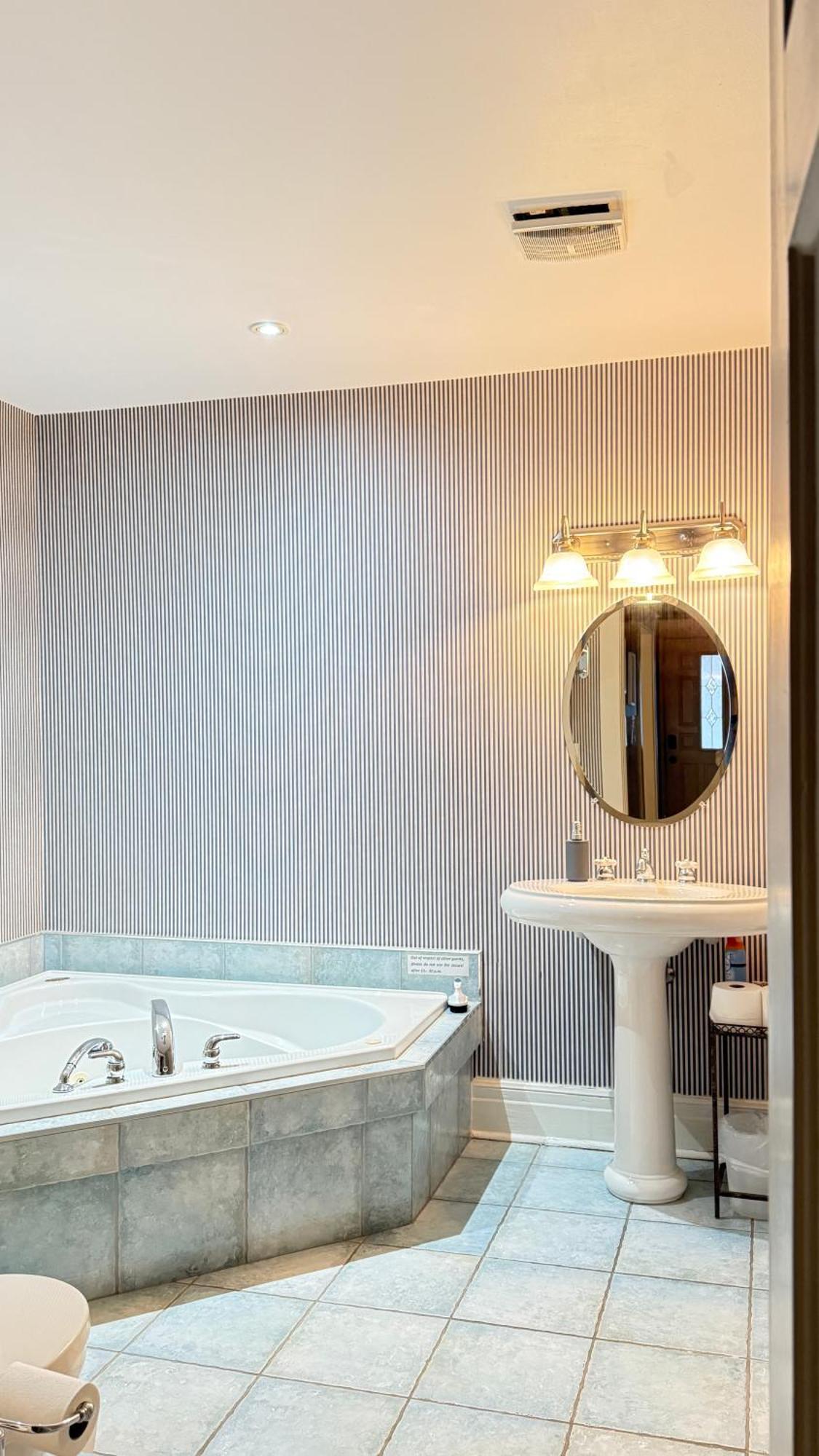 Adorable 2-Bedroom Unit With Jacuzzi Beside Falls Niagara Falls Exteriér fotografie